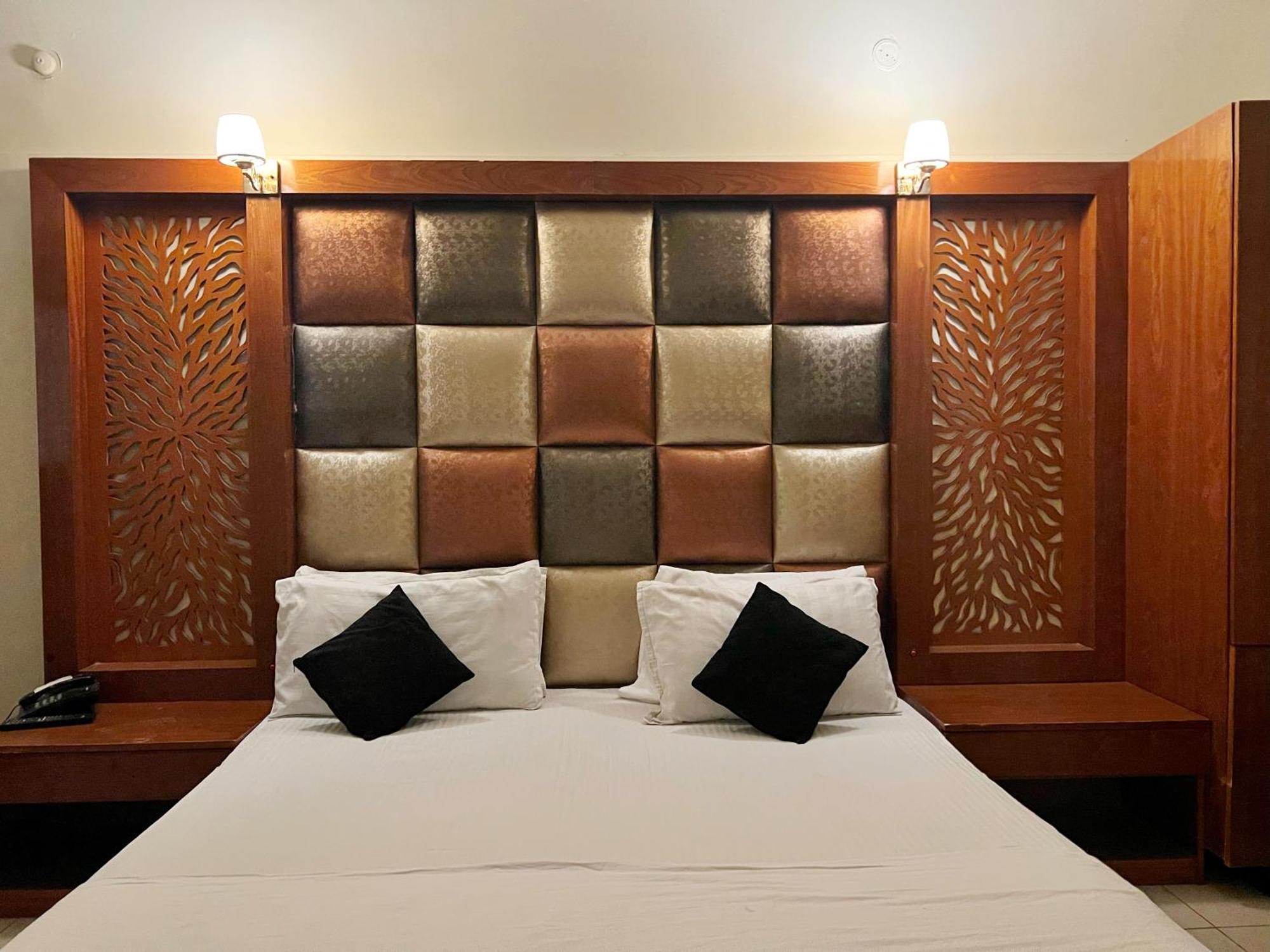 The Grand Hotel Multan Exterior photo