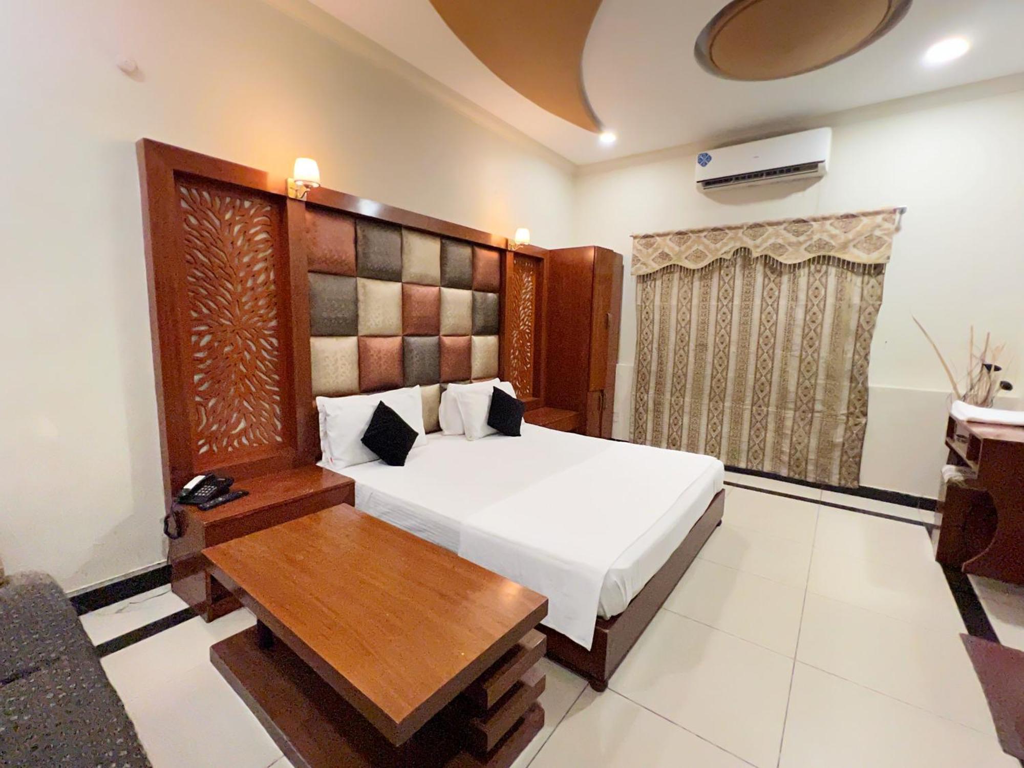 The Grand Hotel Multan Exterior photo