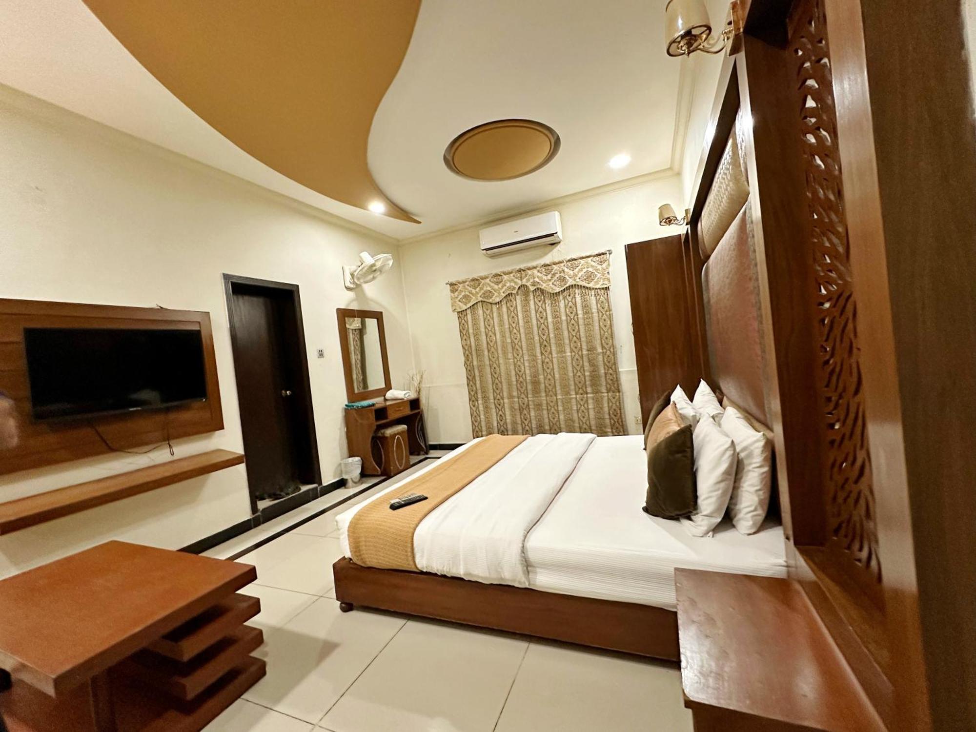 The Grand Hotel Multan Exterior photo
