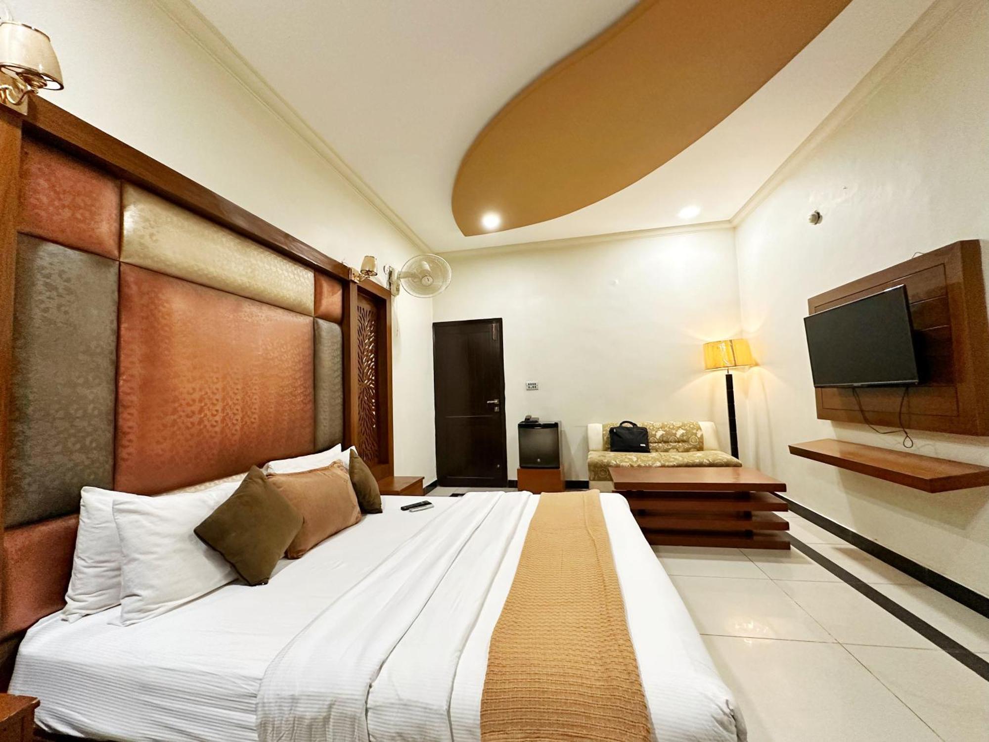 The Grand Hotel Multan Exterior photo