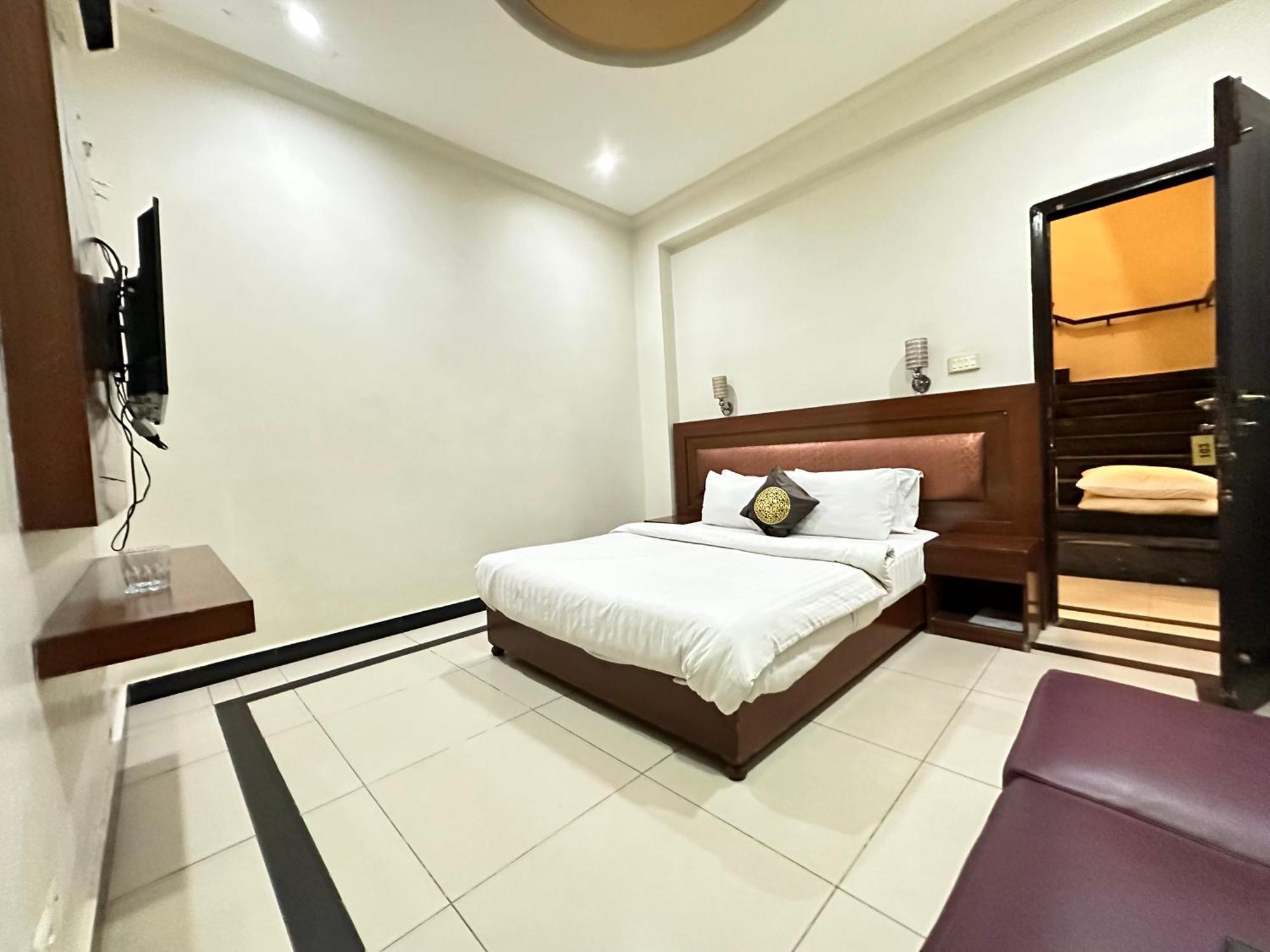 The Grand Hotel Multan Exterior photo