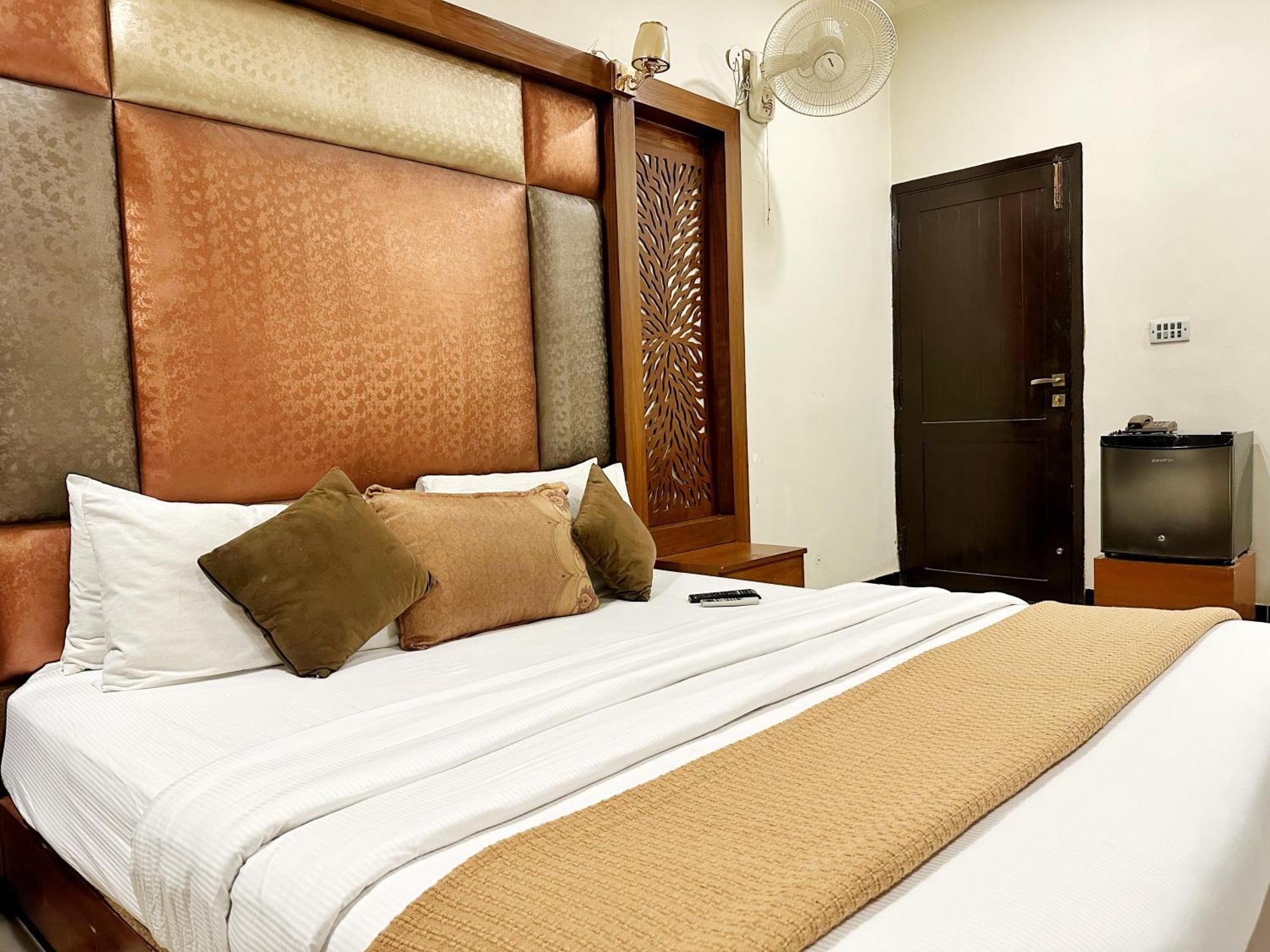 The Grand Hotel Multan Exterior photo